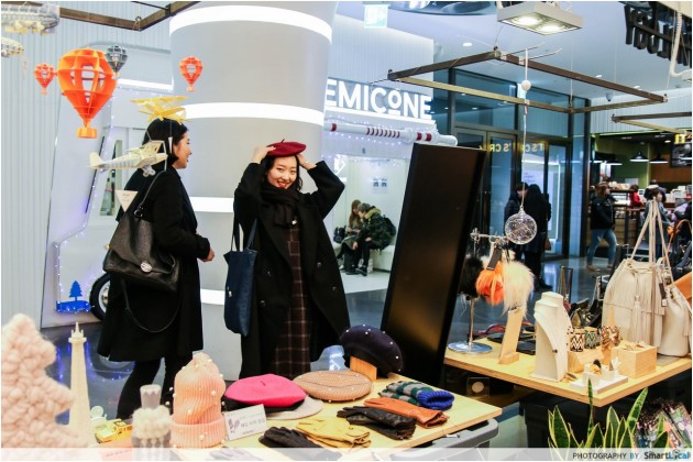 The Smart Local - Locals shopping in Dongdaemun Shopping Complex