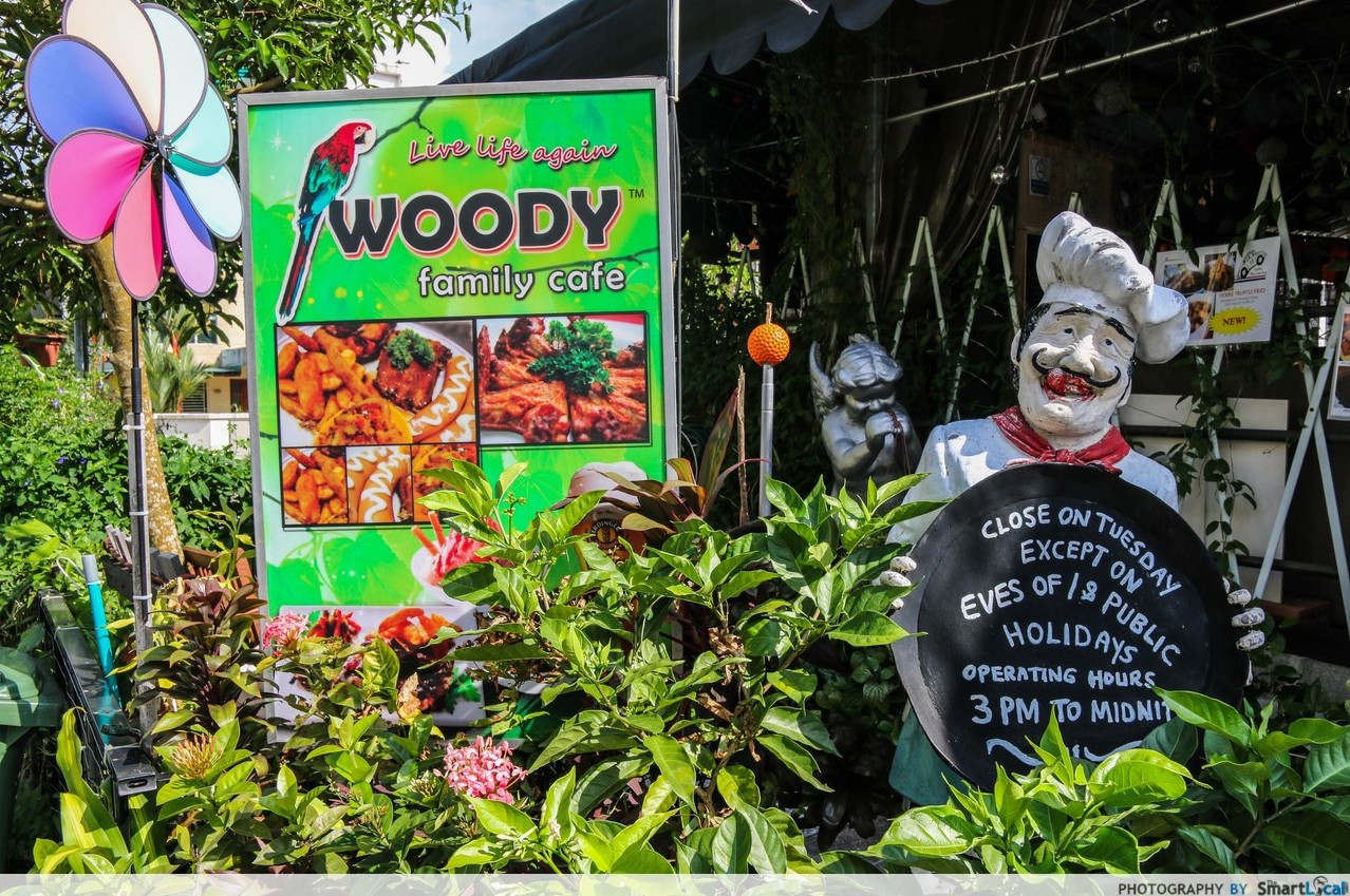 Woody Family Cafe Entrance