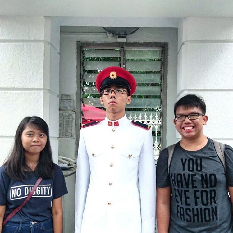 Taking Photo with the Istana ceremonial guard