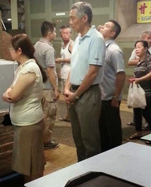 pm lee queuing for chicken wings