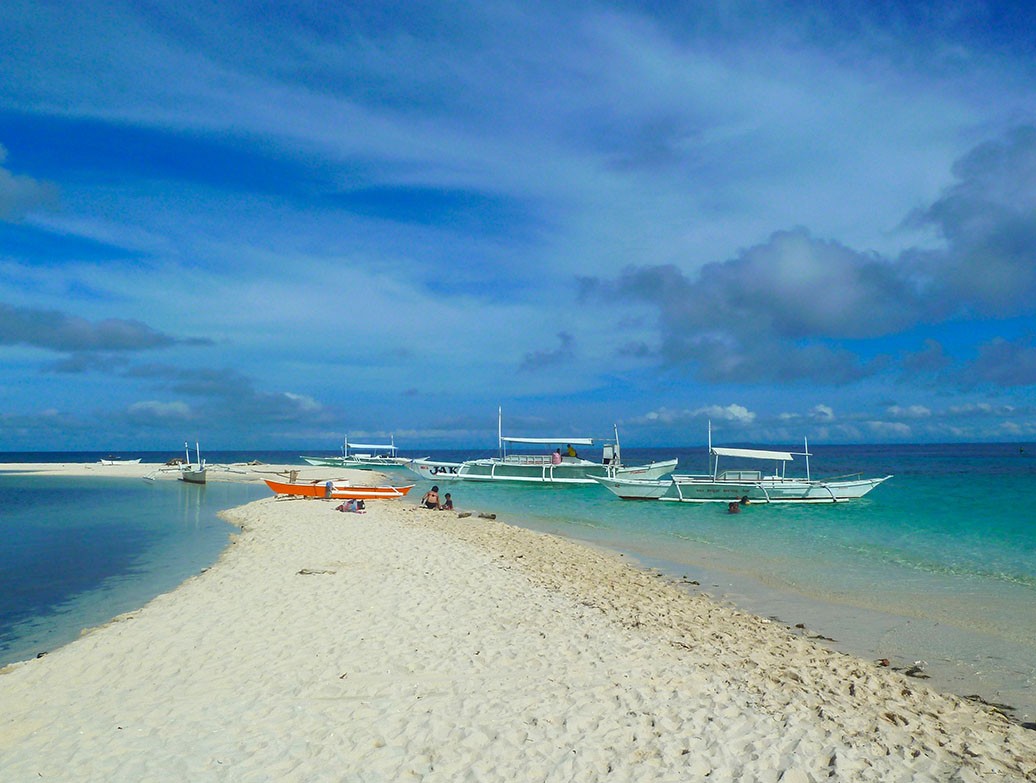 White sand beach at Pamilacan Island