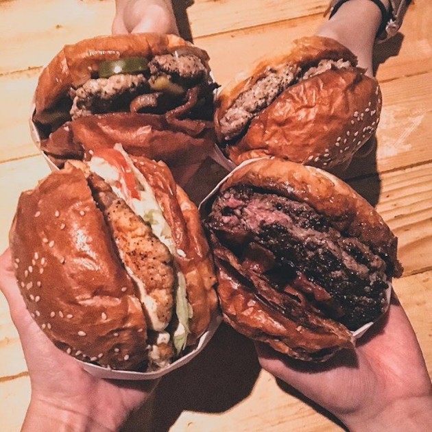 game over lounge burger