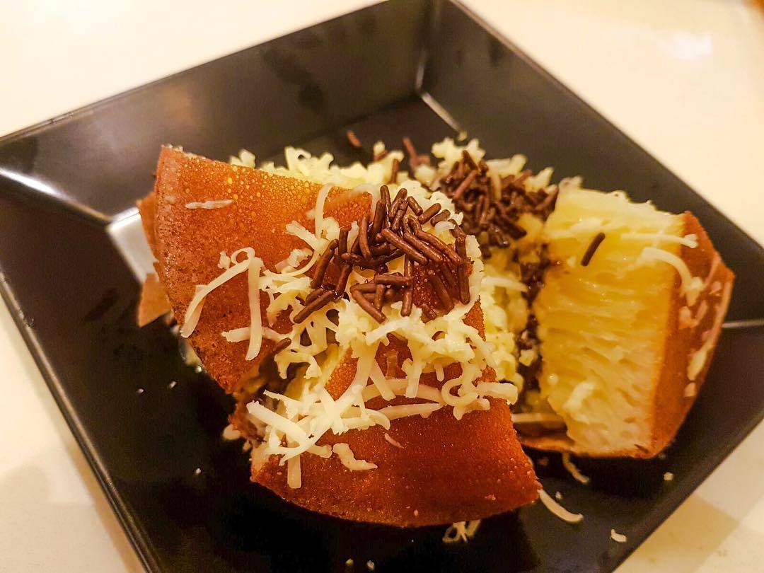 JTown Cafe is the only place in Singapore that sells the Martabak - otherwise known as 'The King' of Indonesian street food.