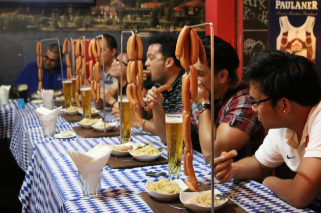 hotdog eating competition wurst german erdinger maifest