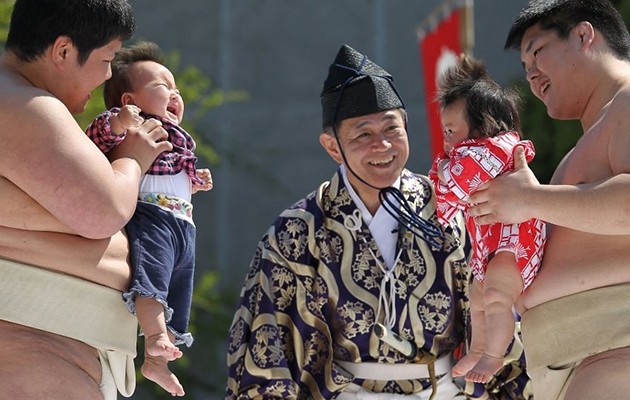 fascinating strange japanese festivals in japan Sumos making babies cry Konaki Sumo Matsuri