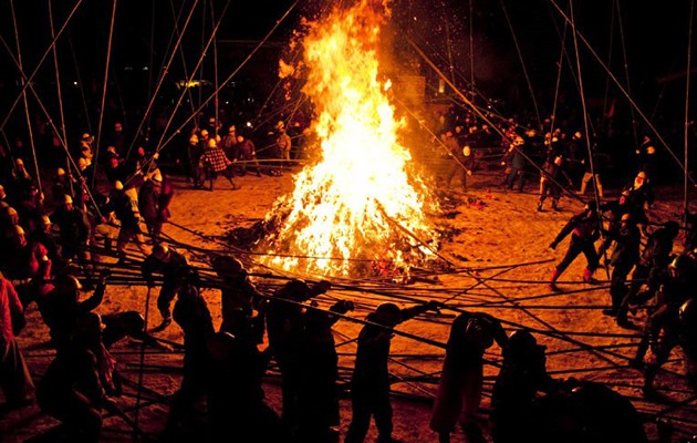 fascinating strange japanese festivals in japan Bamboo battle festival Takeuchi Matsuri