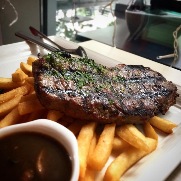 get the signature steak from cali cafe 