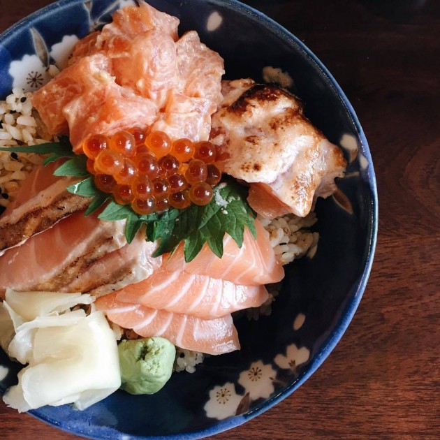 Cheap Salmon Kaisen don Tanuki Raw lunch 