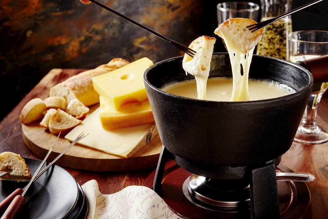 Swissotel buffet cheese fondue