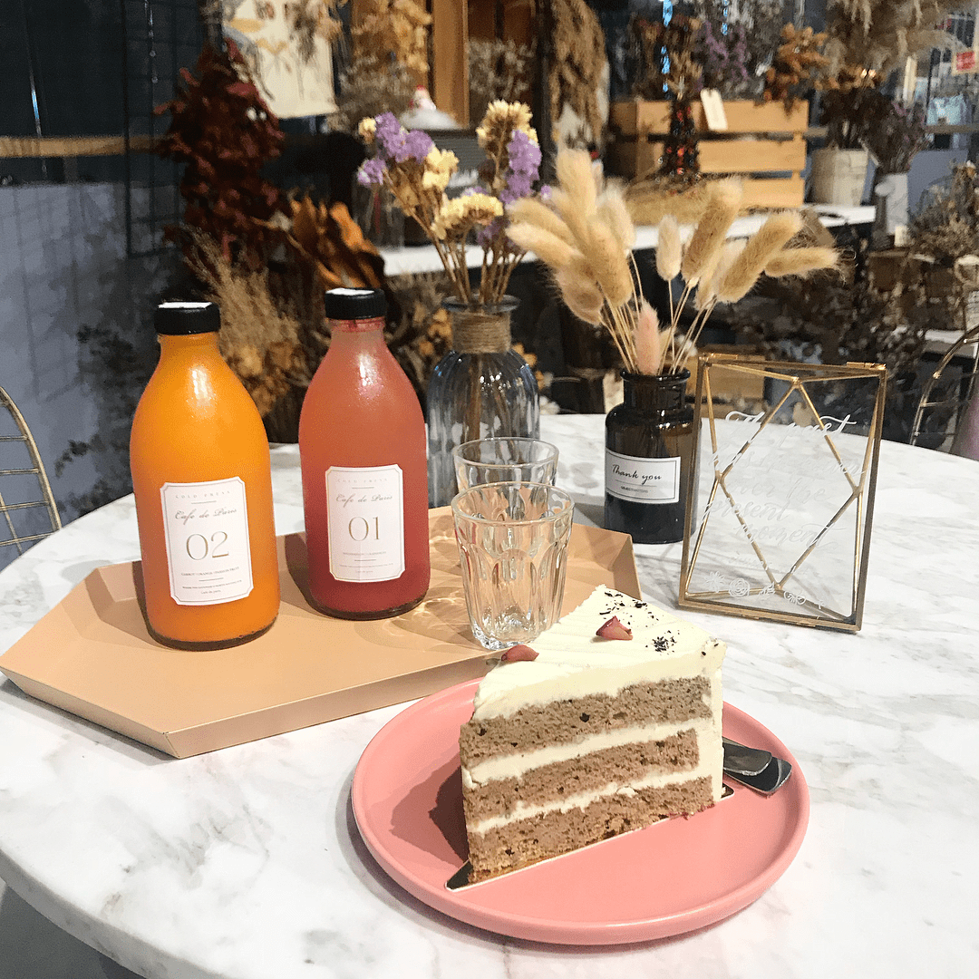 A new year, a fresh diet (15) - Cold press juice with cake