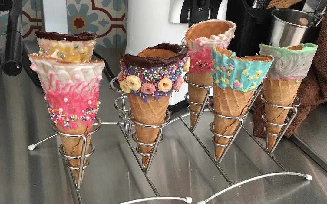 obscure cafes - personalised ice cream cones
