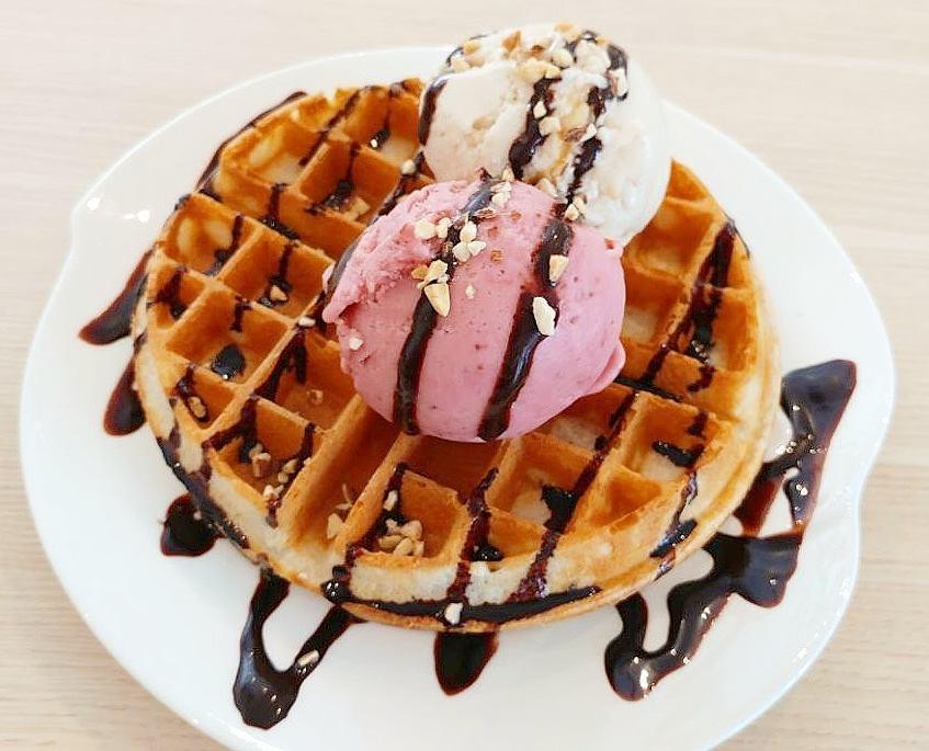 obscure cafes - vegan ice cream and waffles