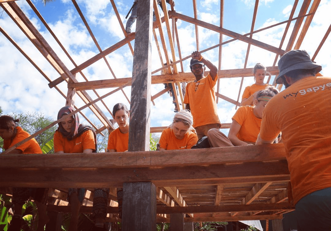 volunteering to construct buildings - overseas project