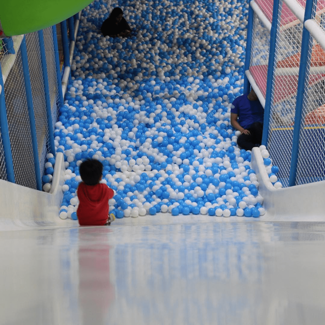 My Little Giant - giant slide to ball pit