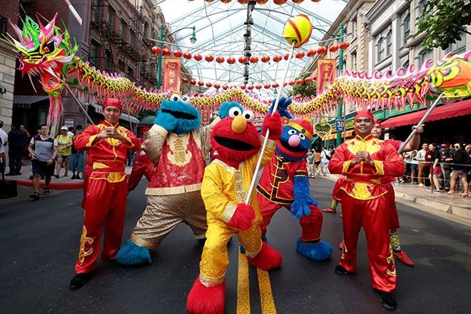 USS - performance by sesame street characters