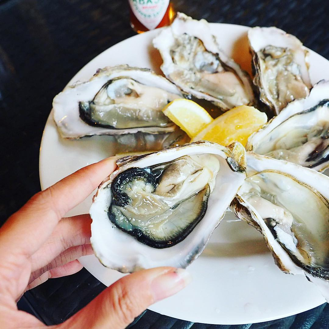 bar on chulia singapore $1 oysters happy hour