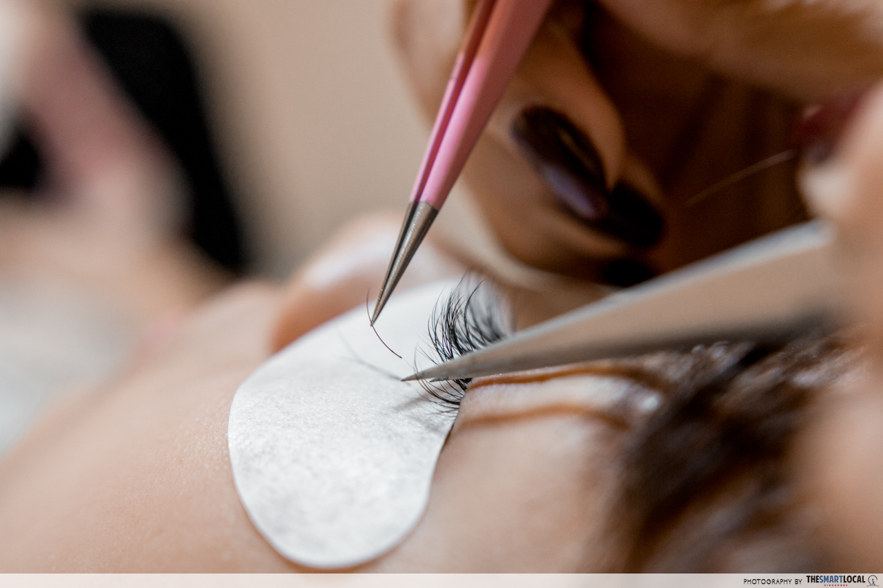 individual lash extensions at flutters singapore