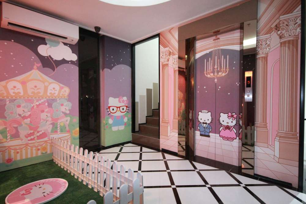 Hello Kitty hotels near Singapore jakarta