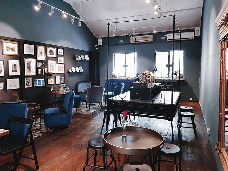 August Cafe - cafe interior