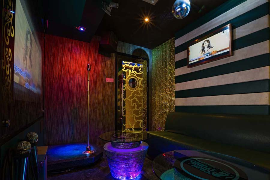 Karaoke Town - Cash studio disco ball room lounge