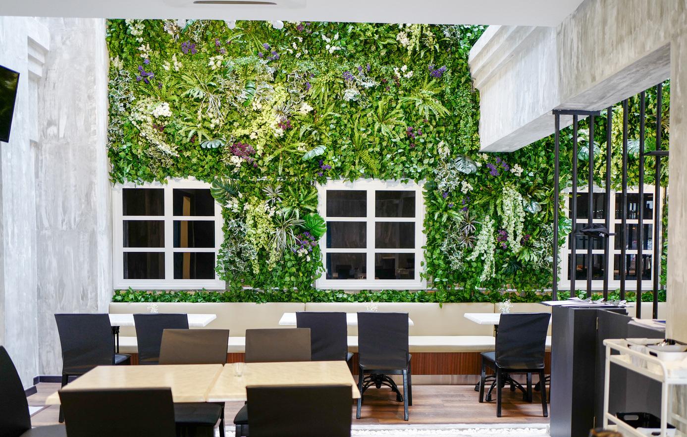 KL Hotels - mil design cafe green wall