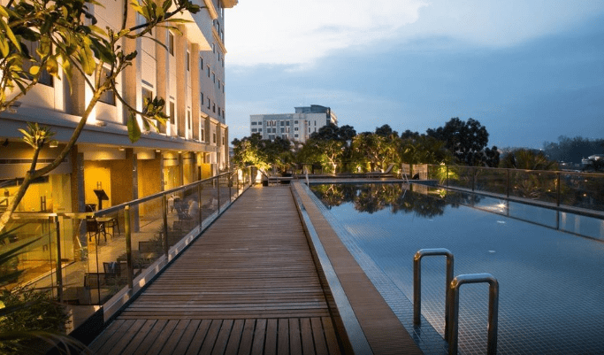 10 Cheap Batam Hotels Under $74/Night For Getaways Even Broke Friends