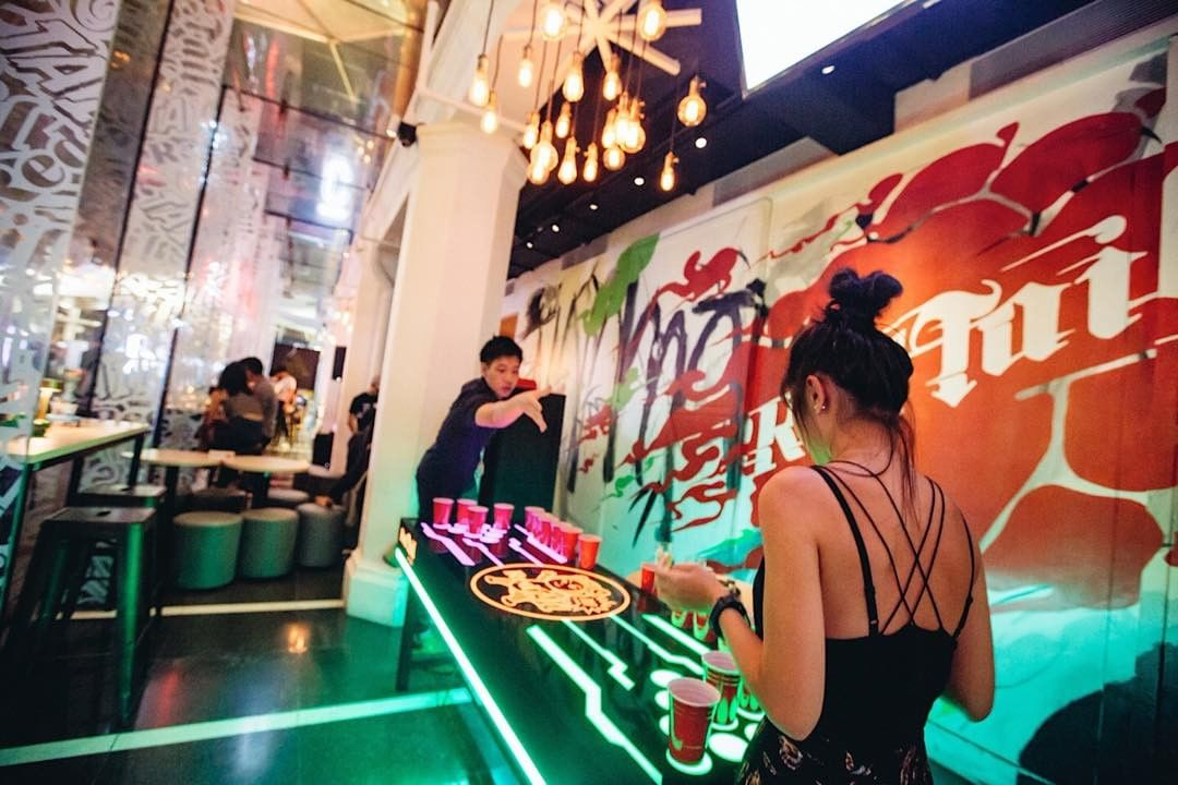 Bars In Singapore With Drinking Games &amp; Challenges That Reward Winners With Free Alcohol
