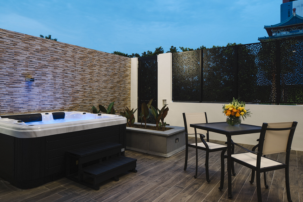 Hotels Singapore With Private Jacuzzis For Next-Level Romantic