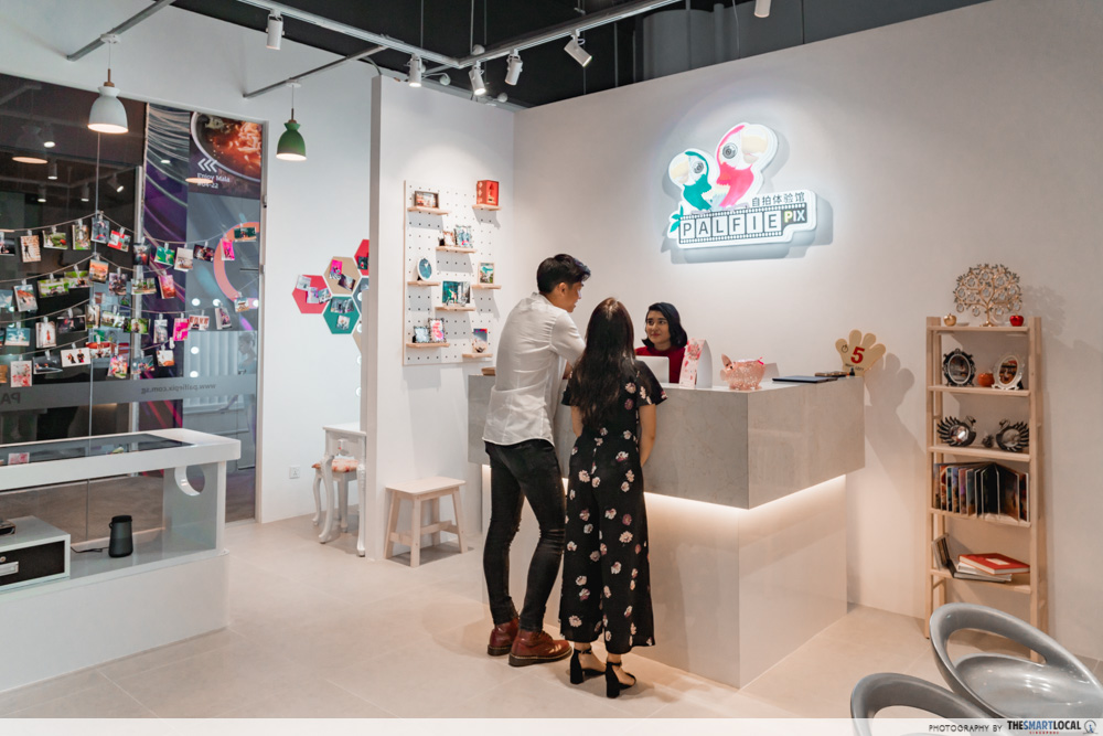 Palfie Pix Is Singapore's First Virtual Selfie Studio That's Like The