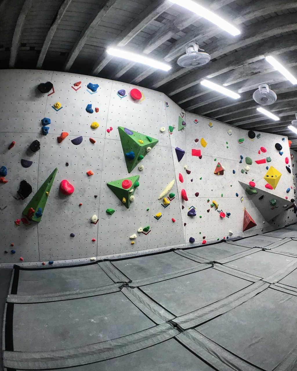 14 Rock Climbing & Bouldering Gyms In Singapore Suitable Even For