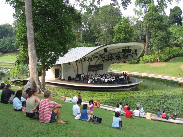 b2ap3_thumbnail_Singapore_Botanic_Gardens_Symphony_Lake_21_Sep_06.JPG