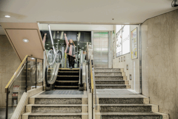 Shortest escalator in the world Tokyo