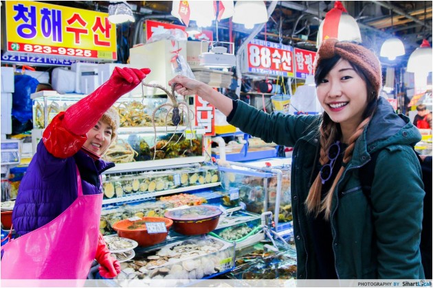 The Smart Local - Kimberly grabbing an octopus at Noryangjin Fish Market