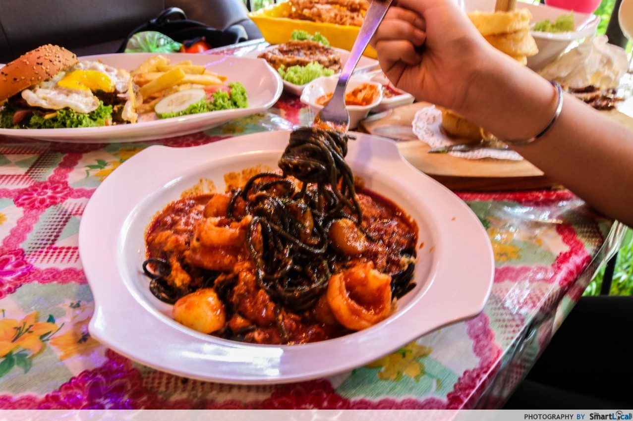 Squid Ink Pasta in Seafood Chilli Crab Sauce at Woody Family Cafe