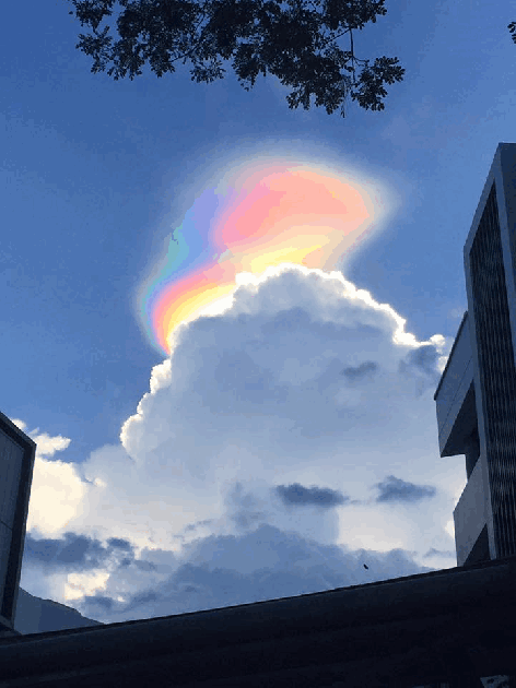 fire rainbow cloud irisdescent phenomenon singapore