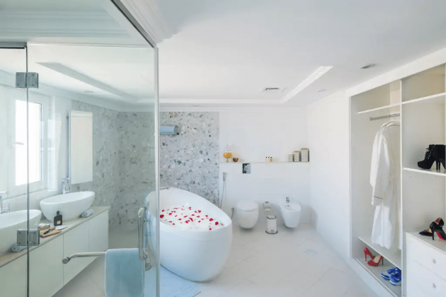 The Palm Jumeirah Villa, Bathroom