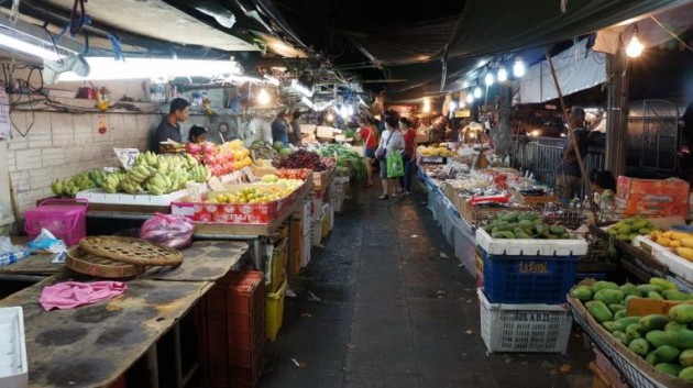 Huai Khwang Night Market
