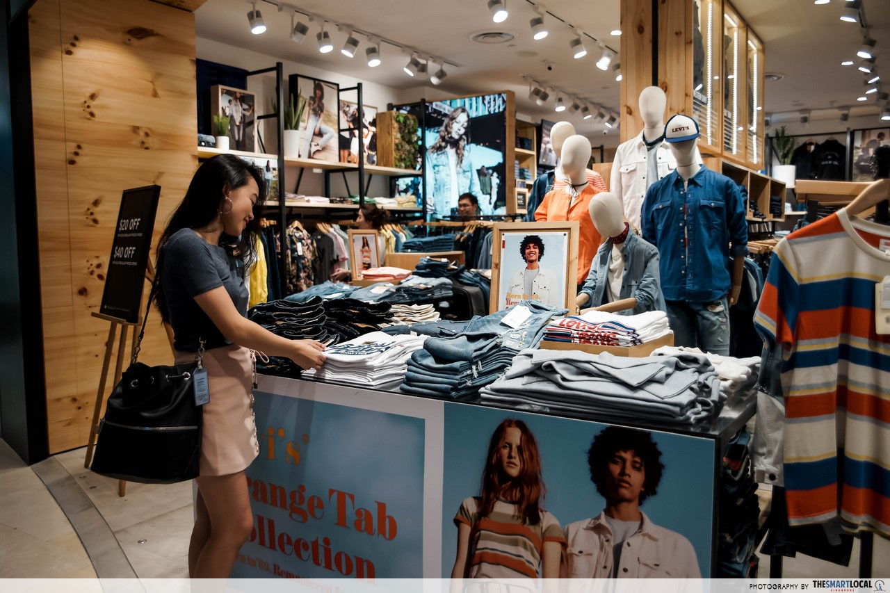 Hit the shelves at Levi's ION Orchard and score jeans for cheap!