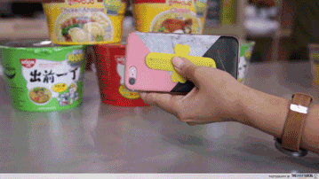 Nissin giveaway smartphone stand