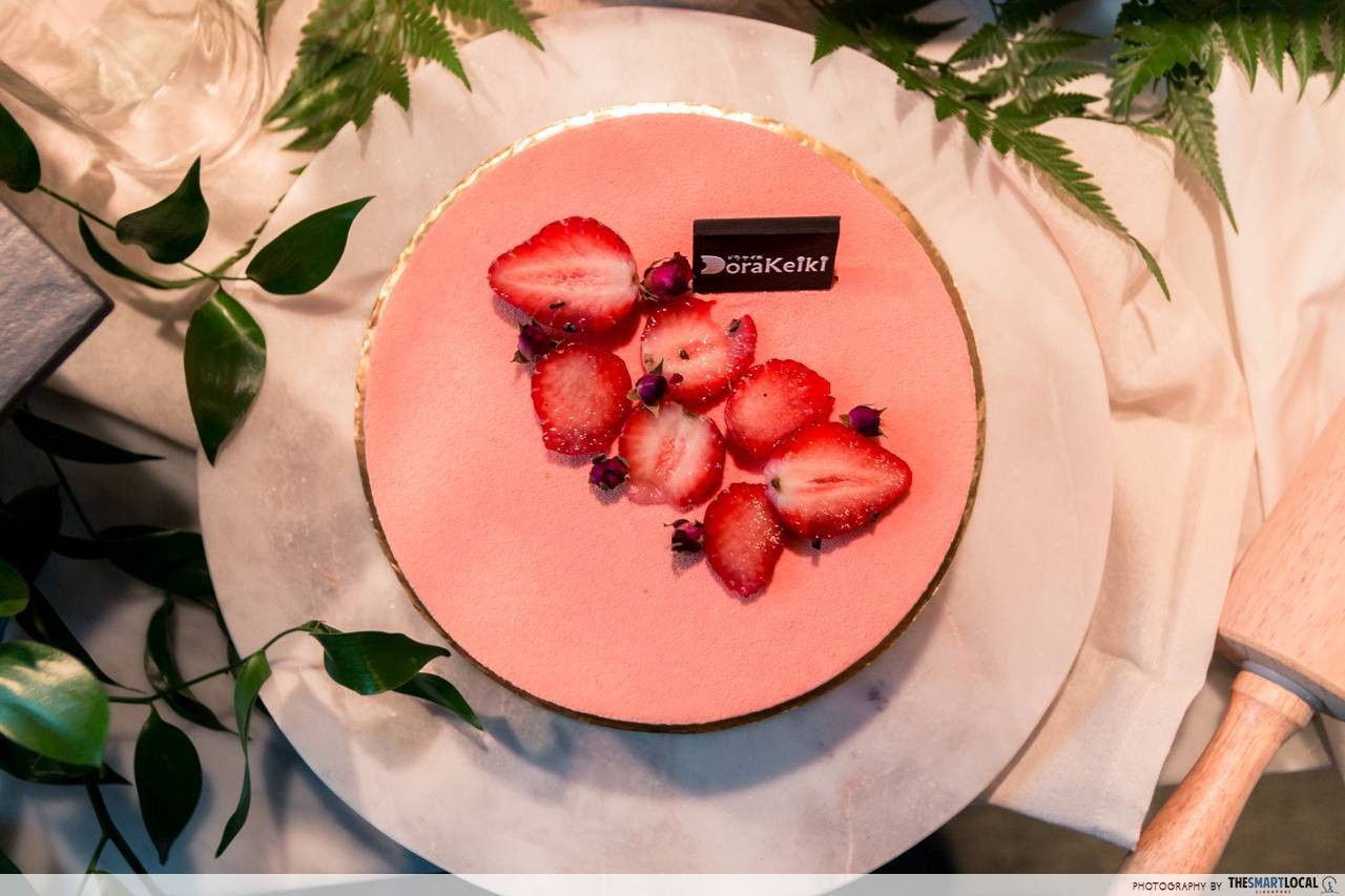 strawberry rose cake 