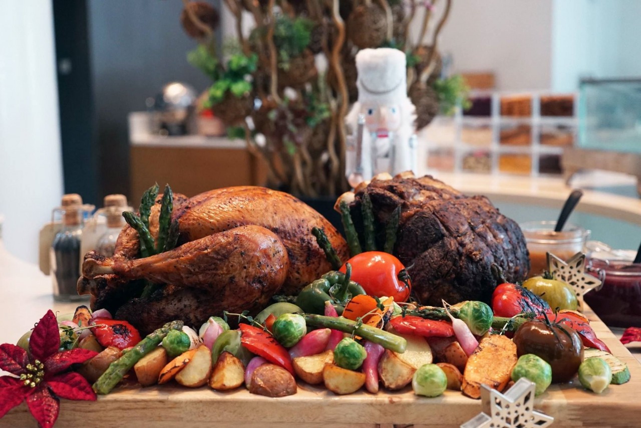 8 Christmas Hotel Buffets In Singapore You Can Get Under $50 With No