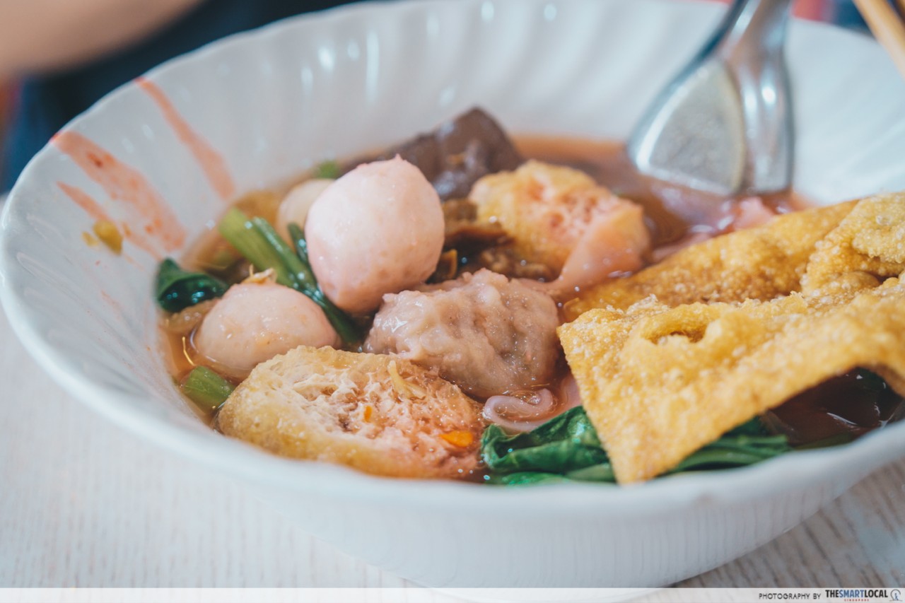 nai ouan yentafo pink noodle soup bangkok