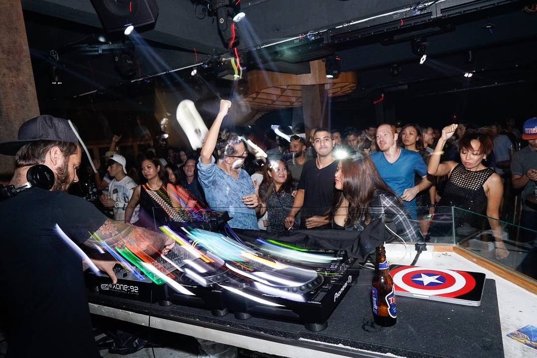 KL nightclubs (7) - Jiro DJ crowd