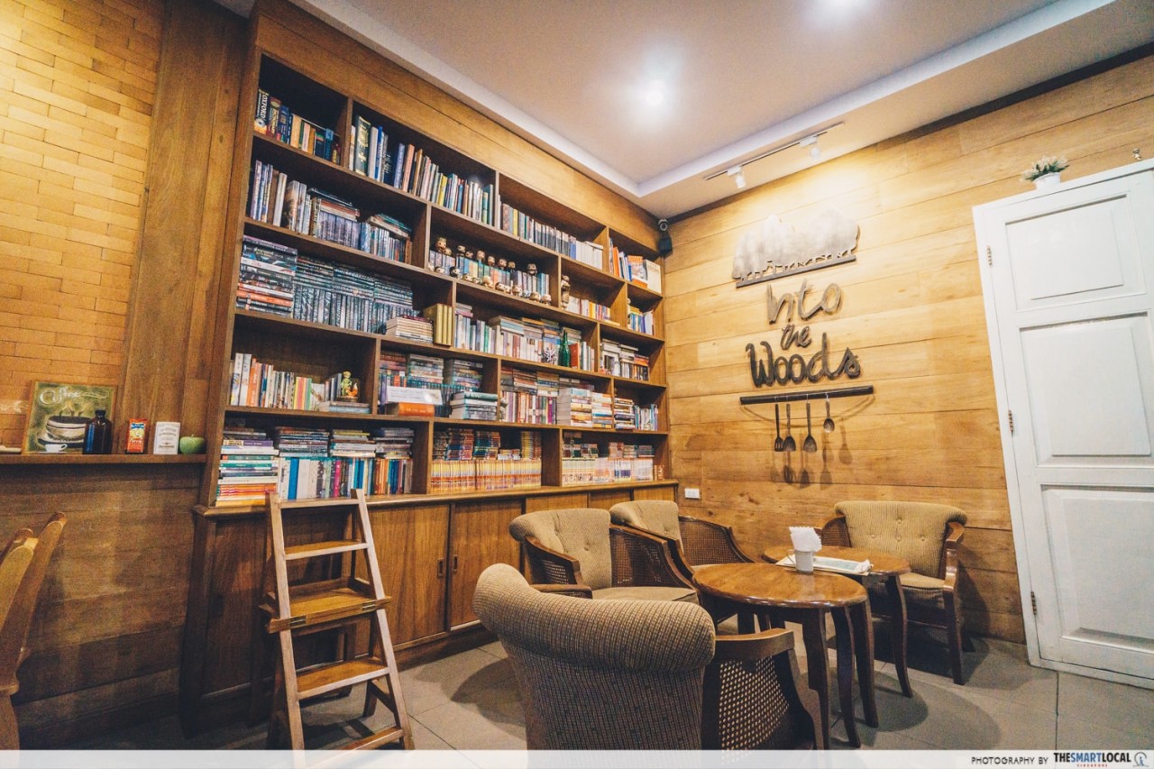 chiang mai - into the woods cafe bookshelf