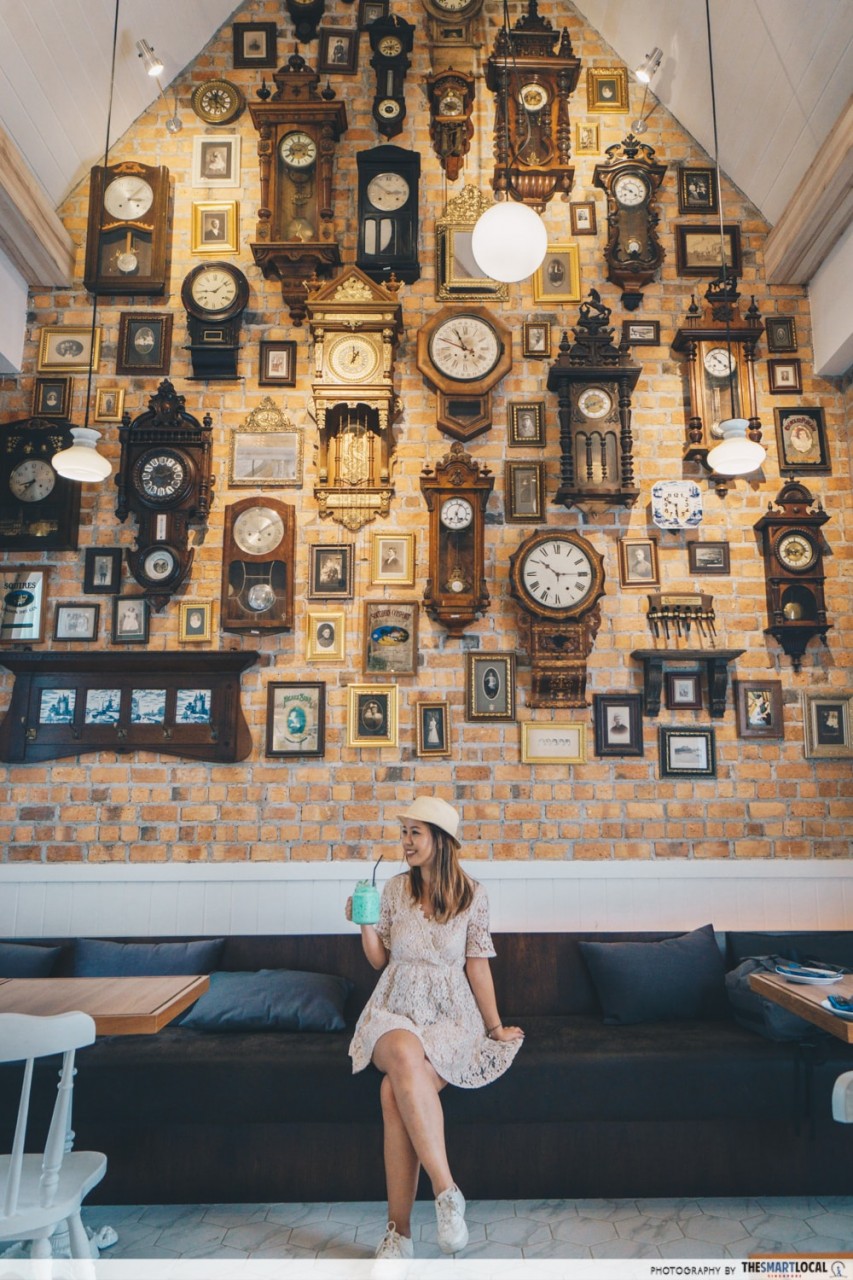 daddy's antique cafe - antique clocks