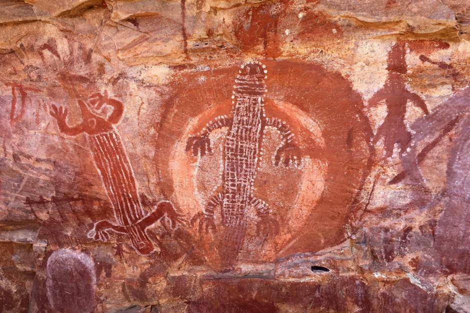 ancient aboriginal rock art cyclone cave broome kimberley