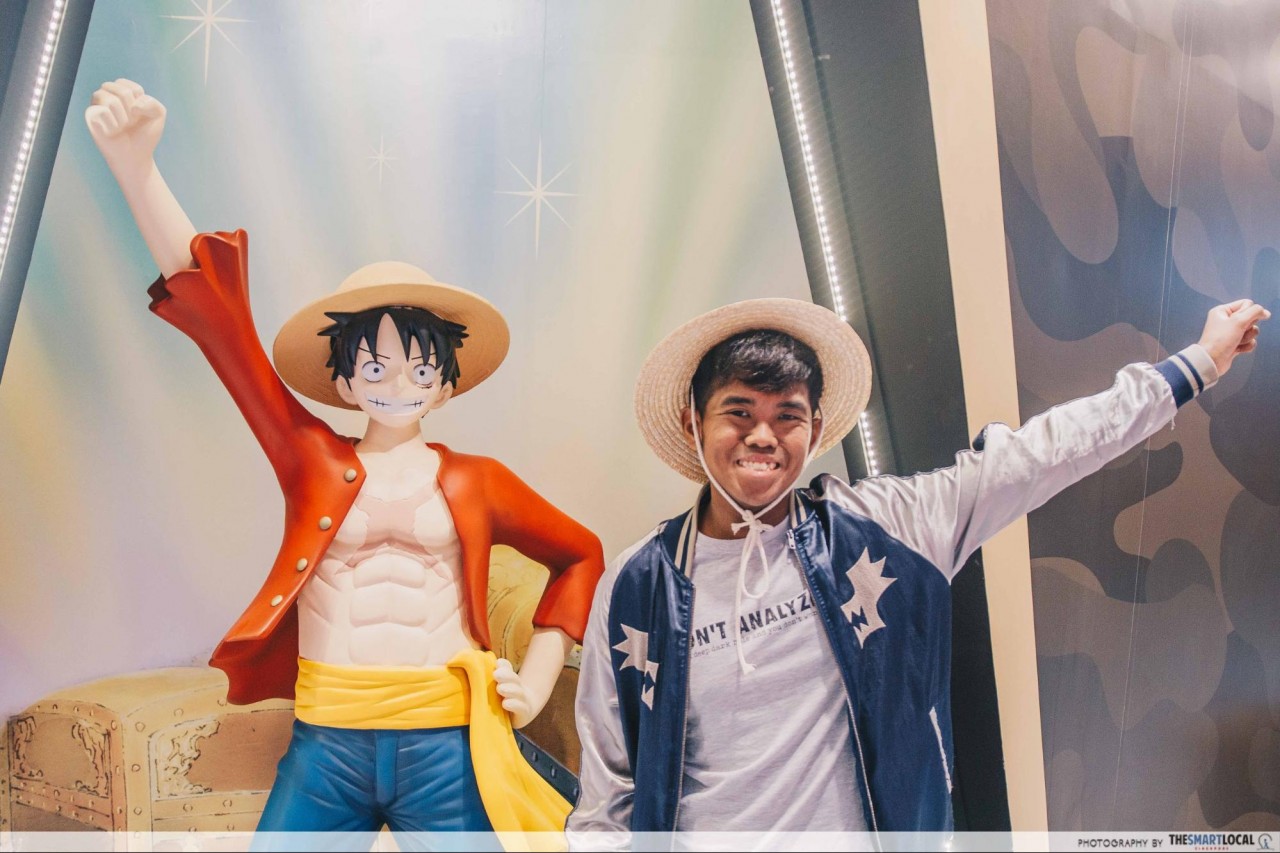 One Piece Pop-Up store - life-sized Luffy figure