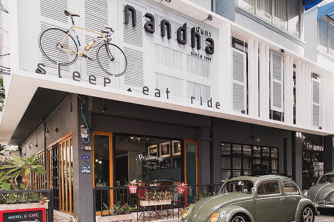 Nandha Hotel - bicycle-themed hotel entrance