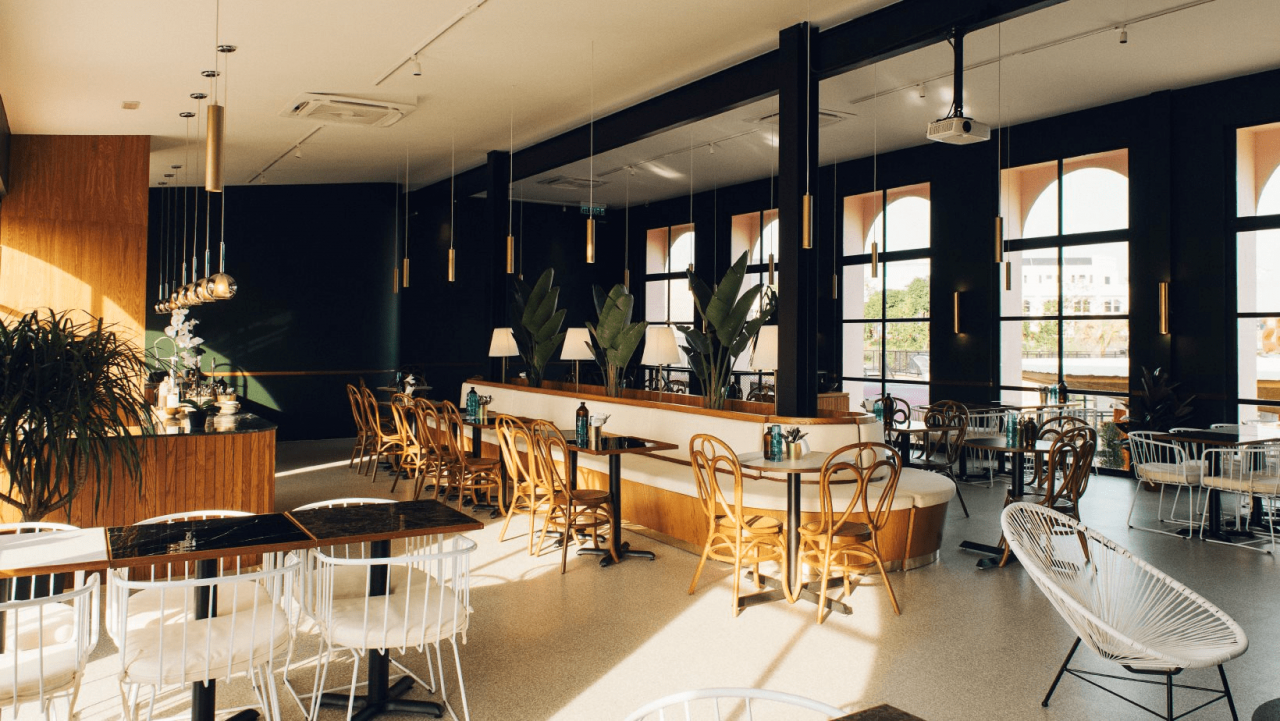 Tropique cafe and restaurant - interior