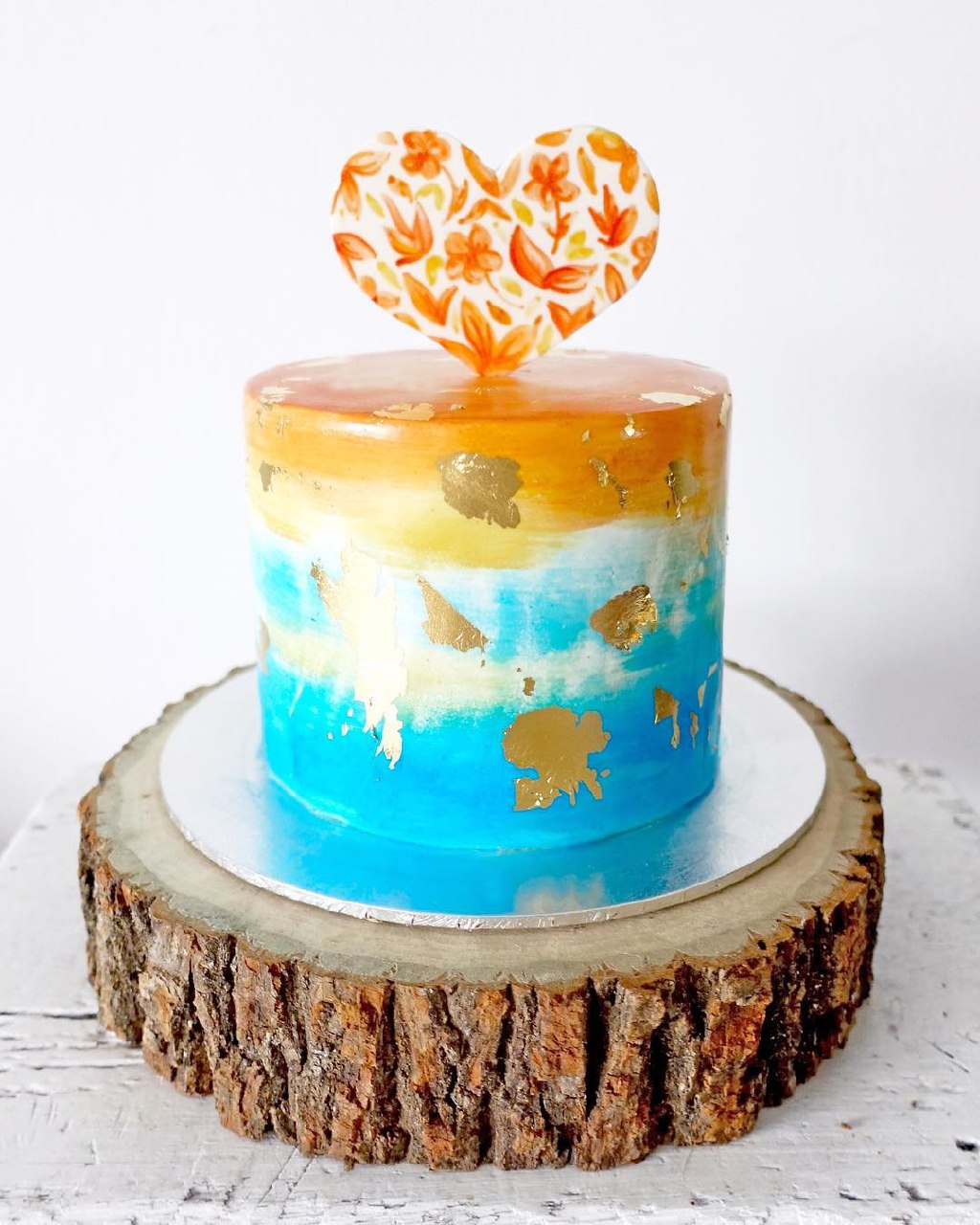 b2ap3_large_Customised-birthday-cakes-in